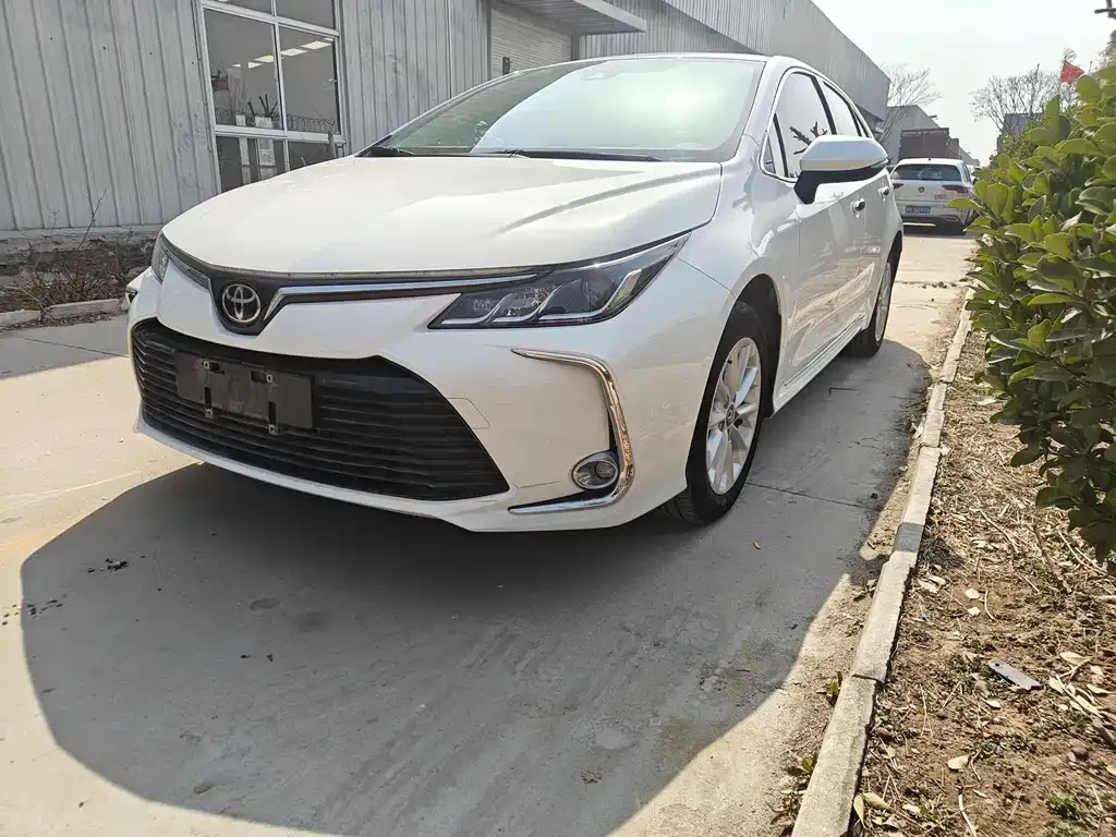 Toyota Corolla — фото 1