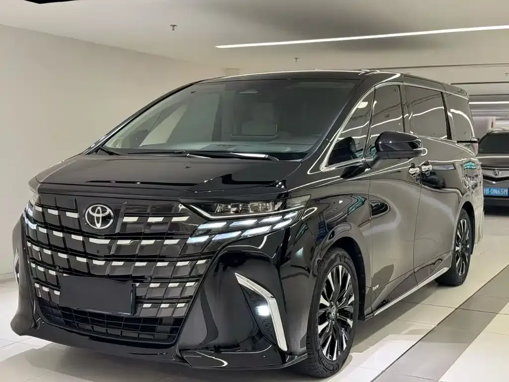 Toyota Alphard — фото 1