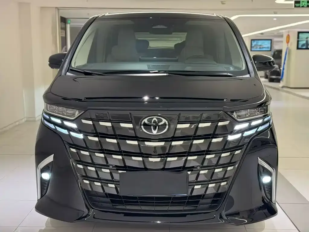 Toyota Alphard — фото 8