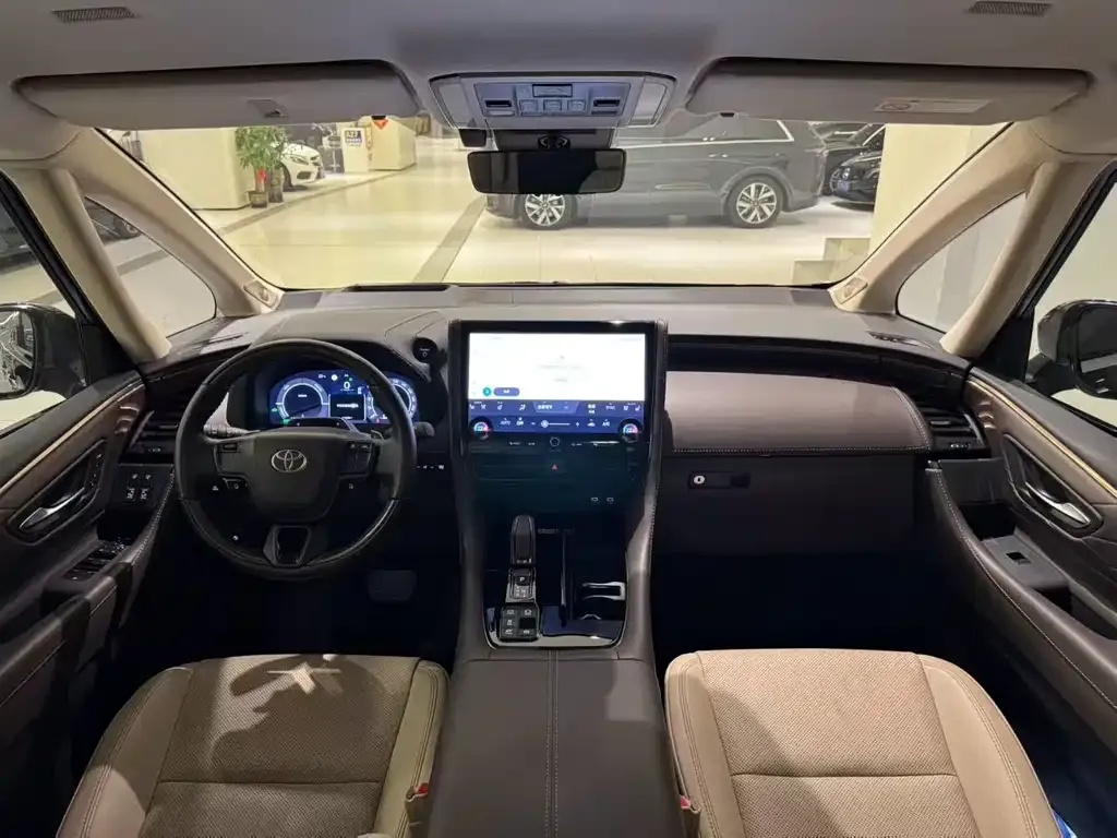 Toyota Alphard — фото 7