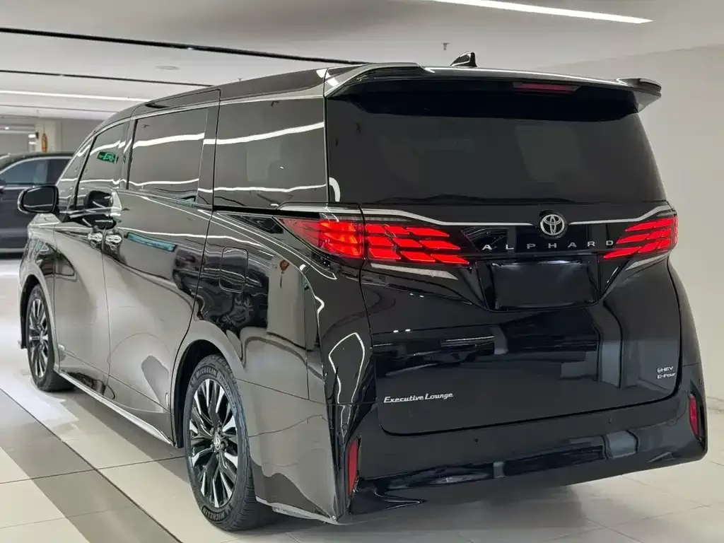 Toyota Alphard — фото 3