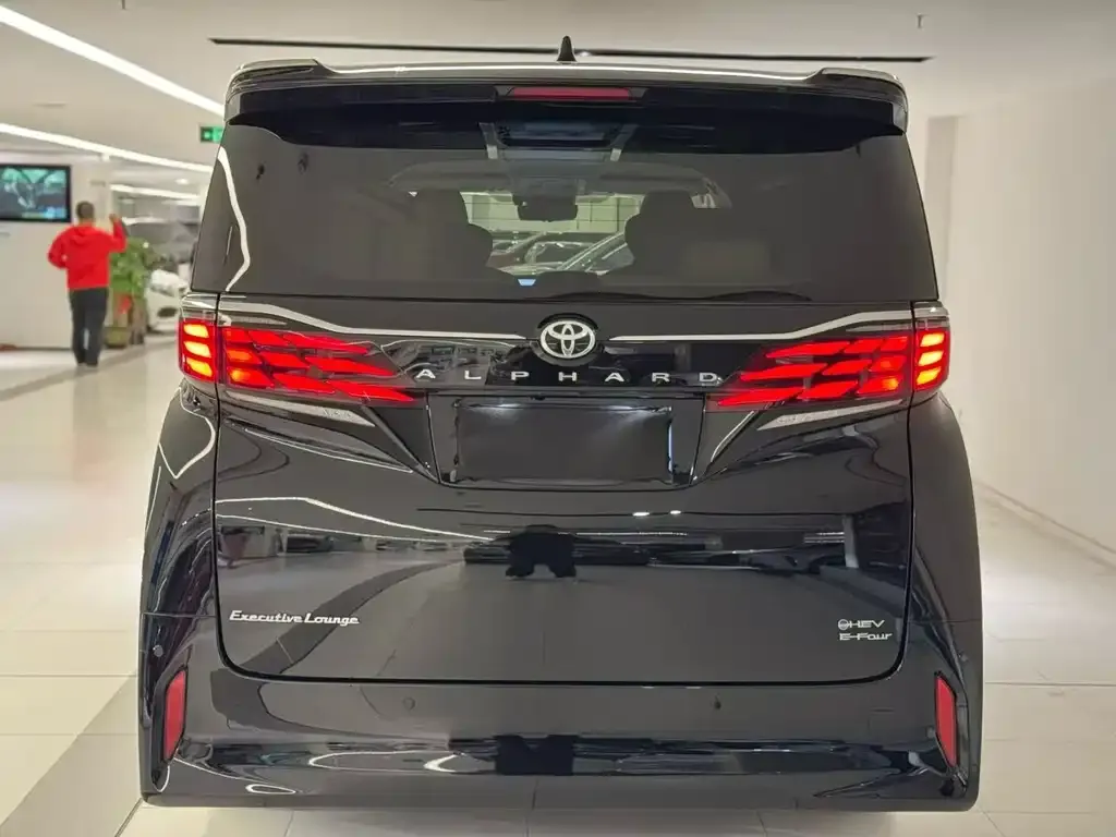 Toyota Alphard — фото 9