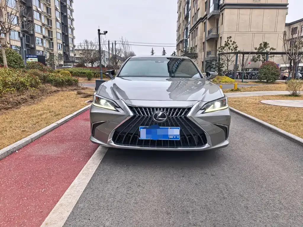 Lexus ES — фото 1