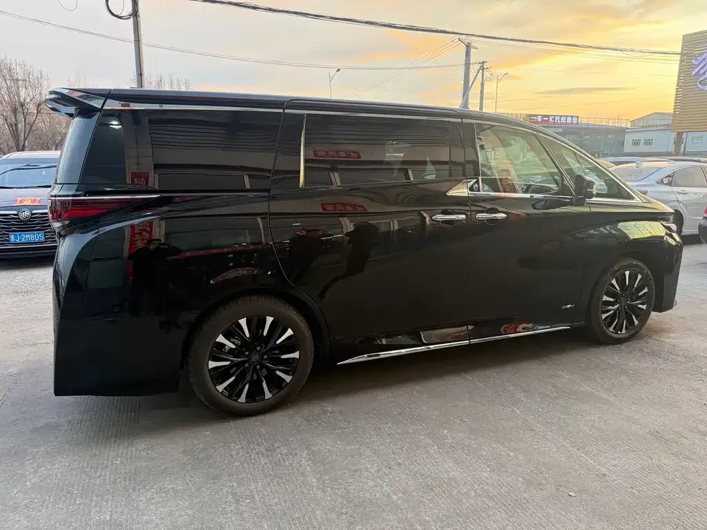 Toyota Vellfire — фото 4