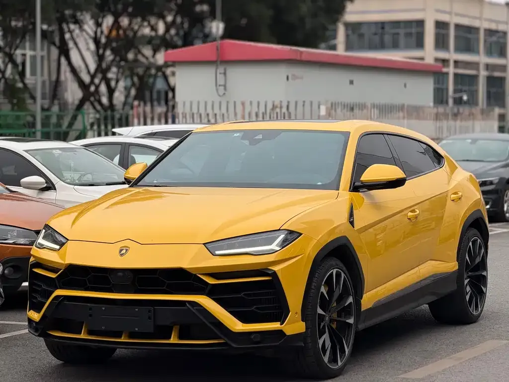 Lamborghini Urus — фото 1