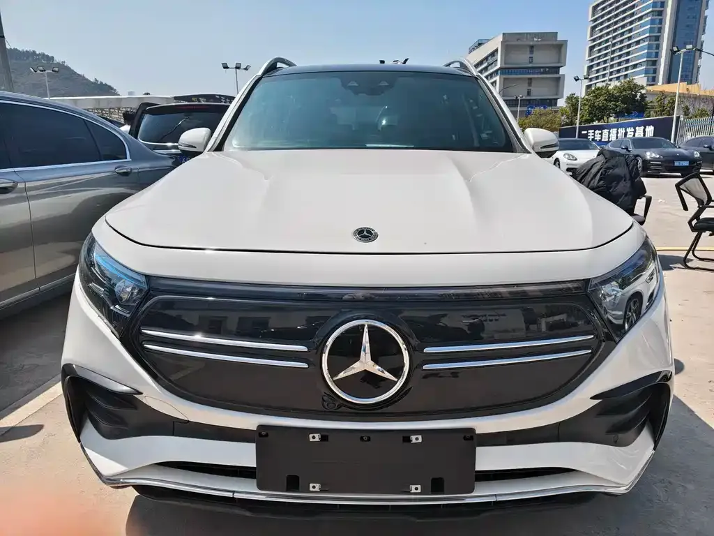 Mercedes-Benz EQB — фото 1