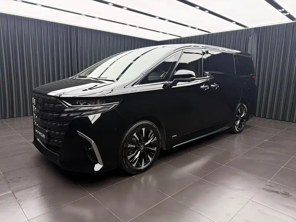 Toyota Alphard — фото 1