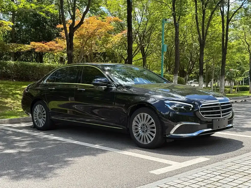 Mercedes-Benz E-Class — фото 2