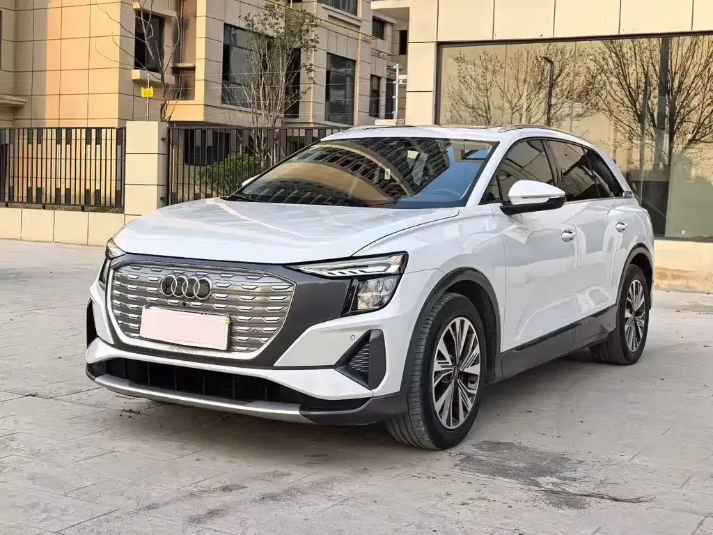 Audi Q5 e-tron — фото 1
