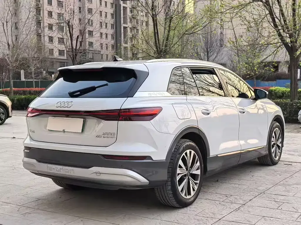 Audi Q5 e-tron — фото 8