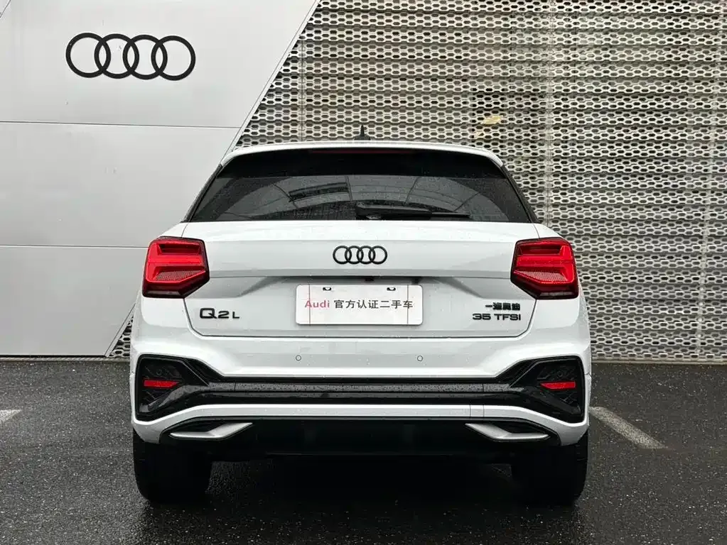 Audi Q2L — фото 8