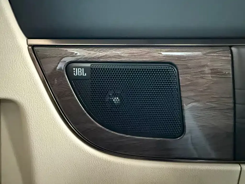 Toyota Vellfire — фото 5