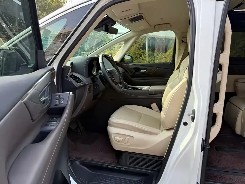 Toyota Vellfire — фото 2