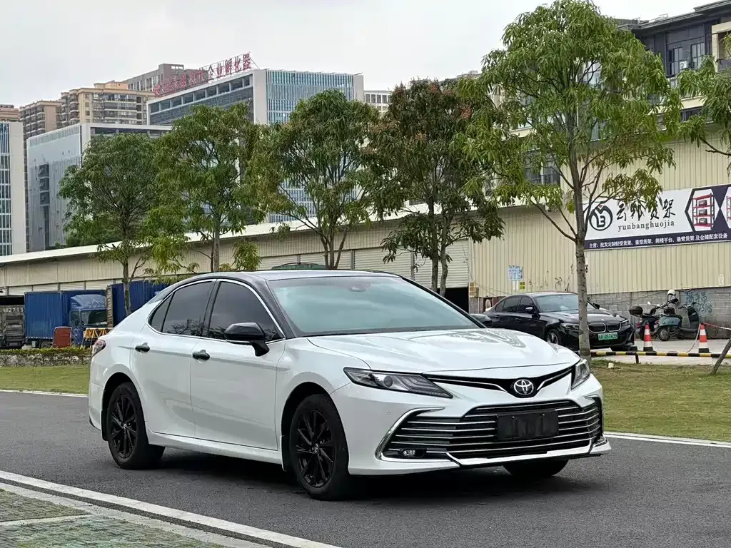 Toyota Camry — фото 3