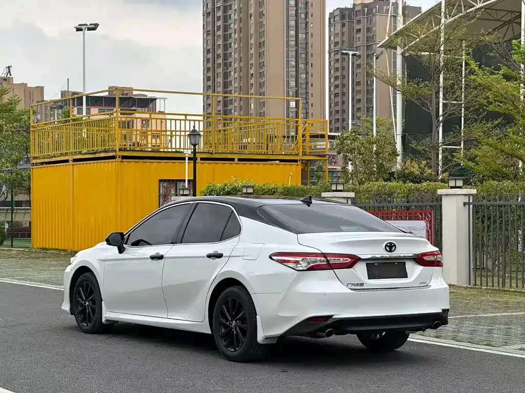 Toyota Camry — фото 4