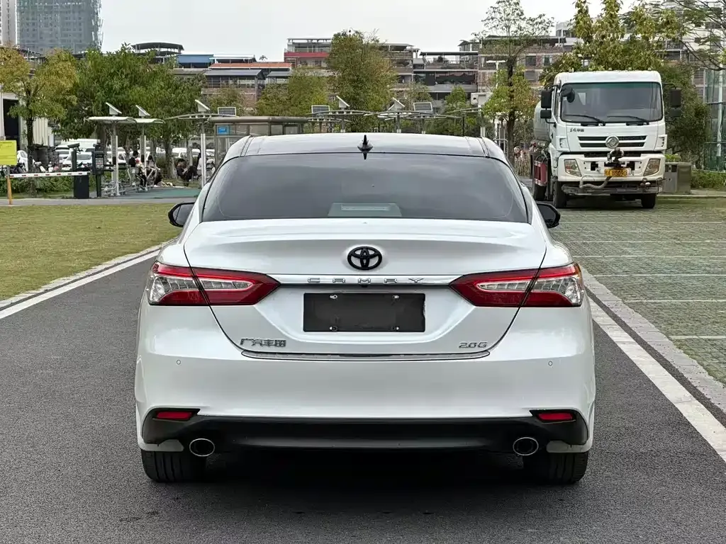 Toyota Camry — фото 5