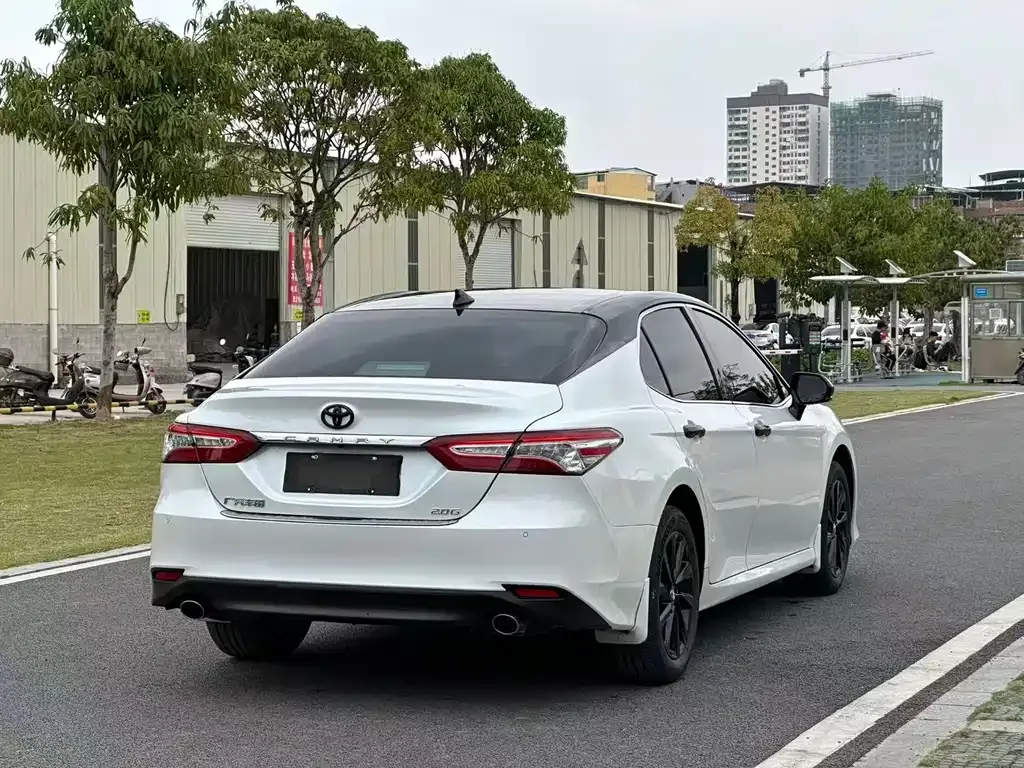 Toyota Camry — фото 6