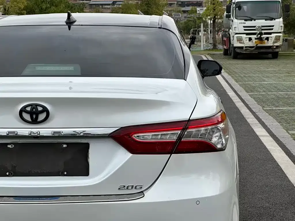 Toyota Camry — фото 9