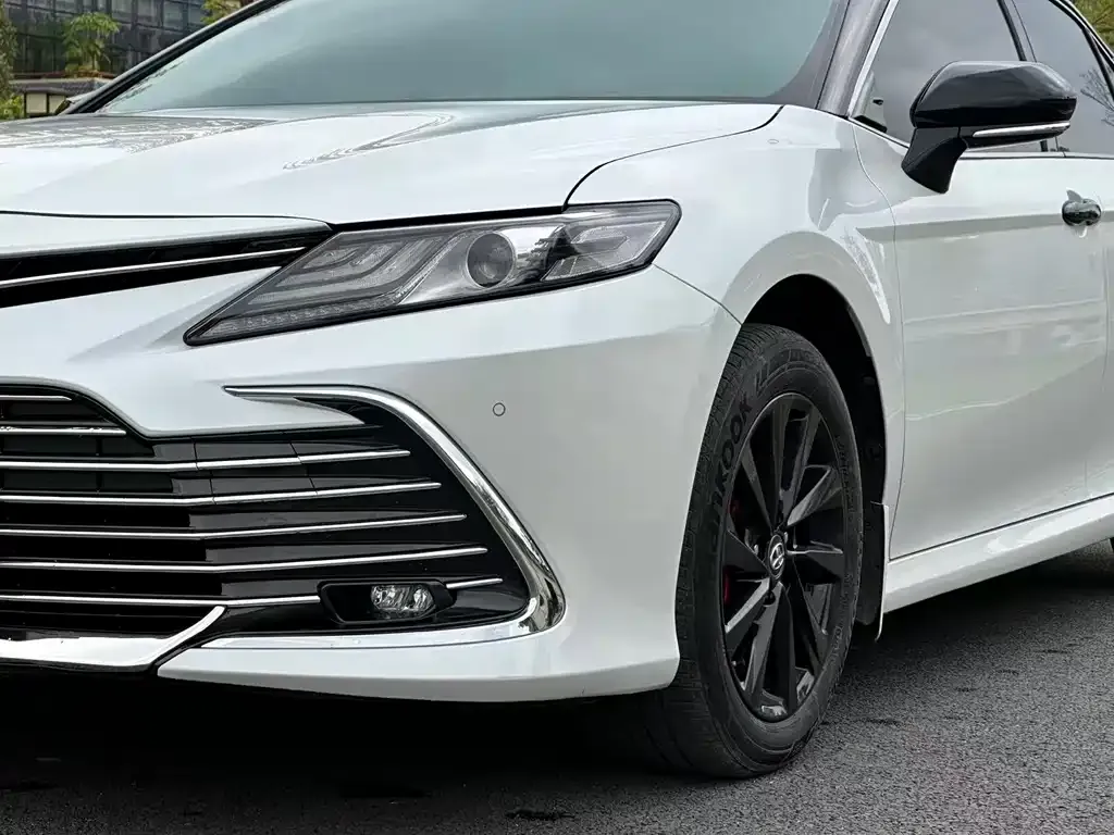 Toyota Camry — фото 8