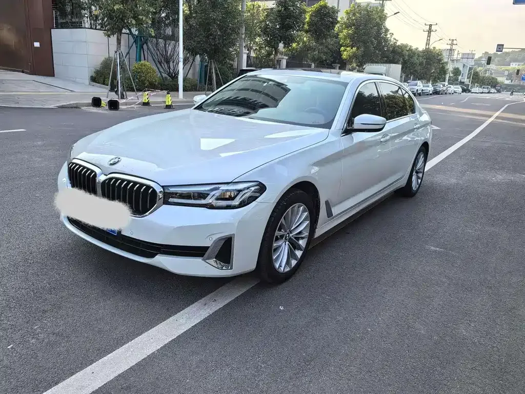 BMW 5 Series — фото 1