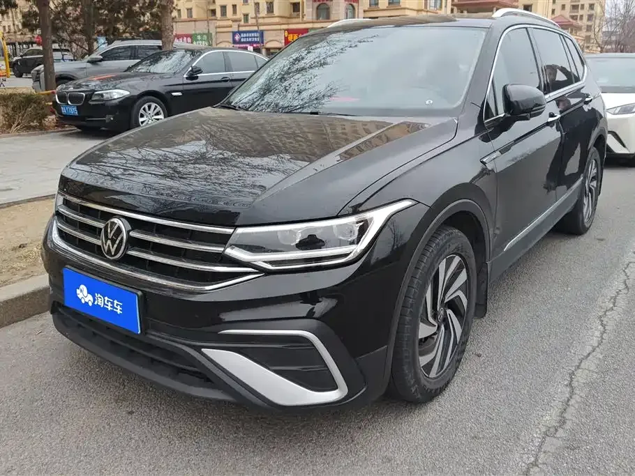 Volkswagen Tiguan L — фото 1