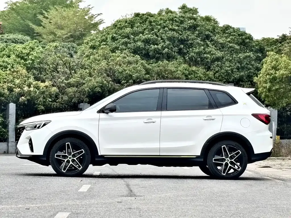 Roewe RX5 New Energy — фото 3