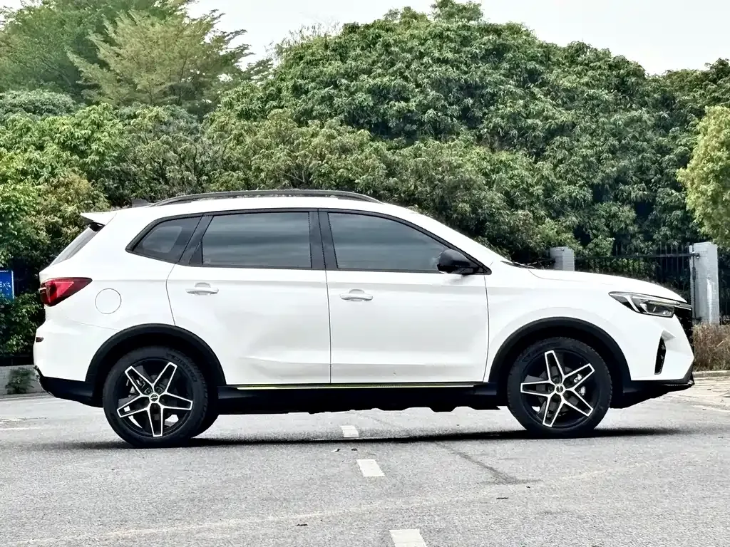 Roewe RX5 New Energy — фото 6