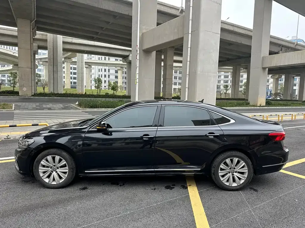 Volkswagen Passat — фото 10