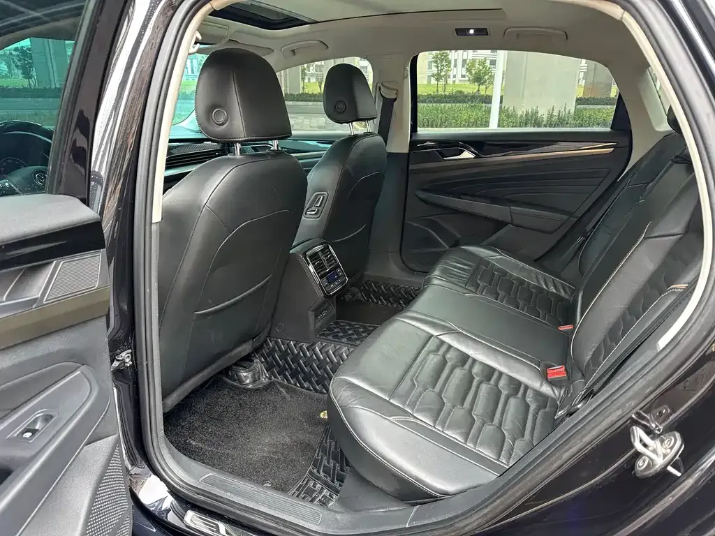 Volkswagen Passat — фото 2