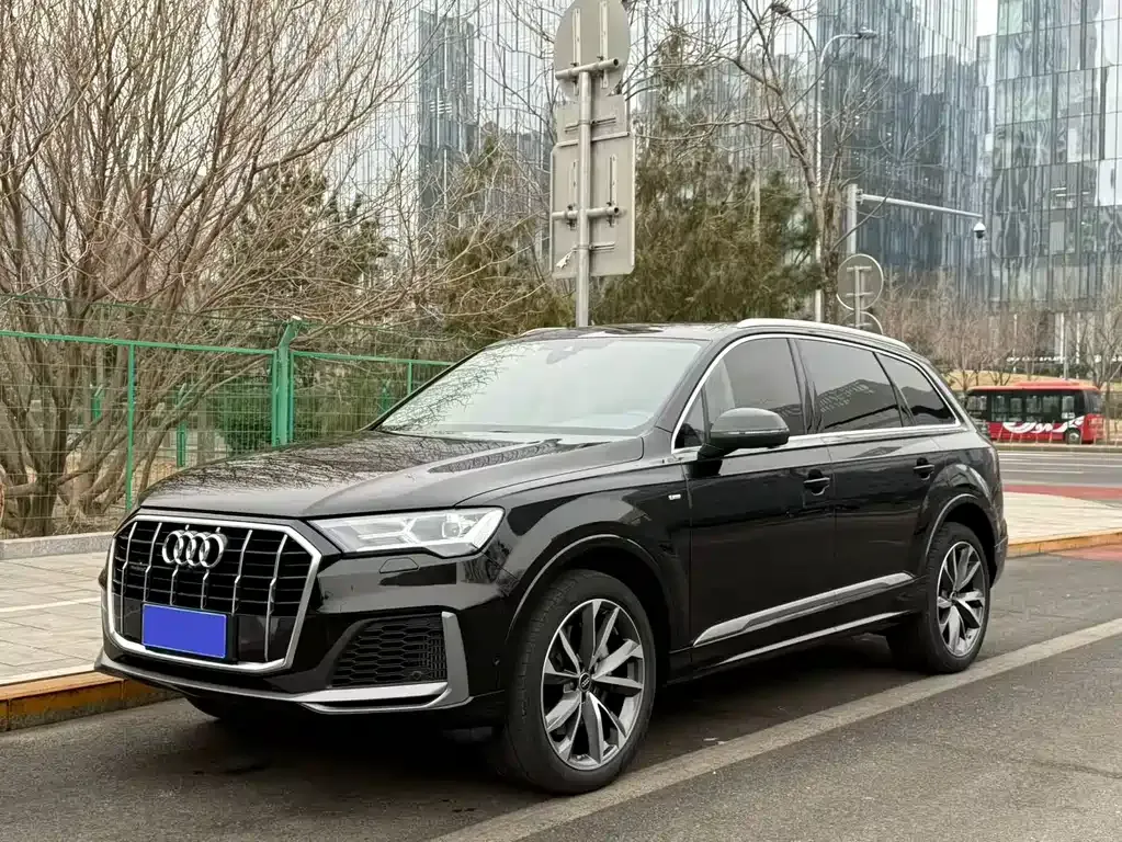 Audi Q7 — фото 1