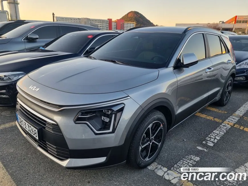 Kia Niro — фото 1