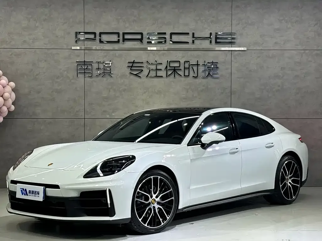 Porsche Panamera — фото 1