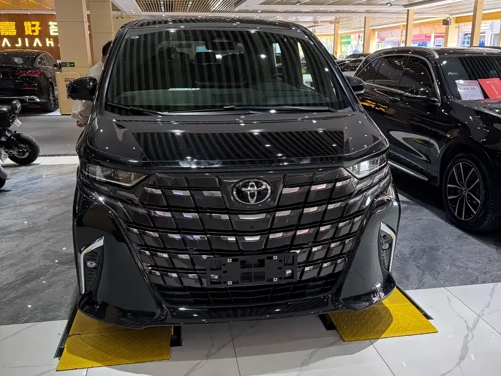 Toyota Alphard — фото 2