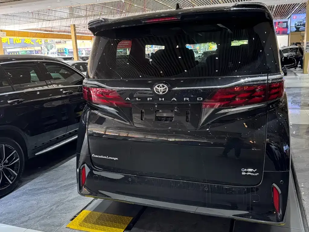 Toyota Alphard — фото 3