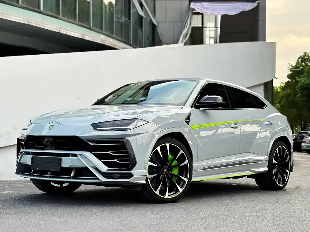 Lamborghini Urus — фото 1