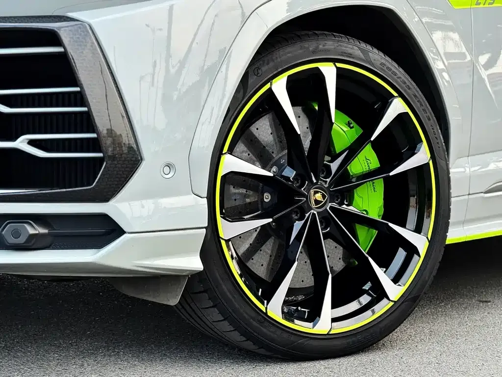 Lamborghini Urus — фото 10
