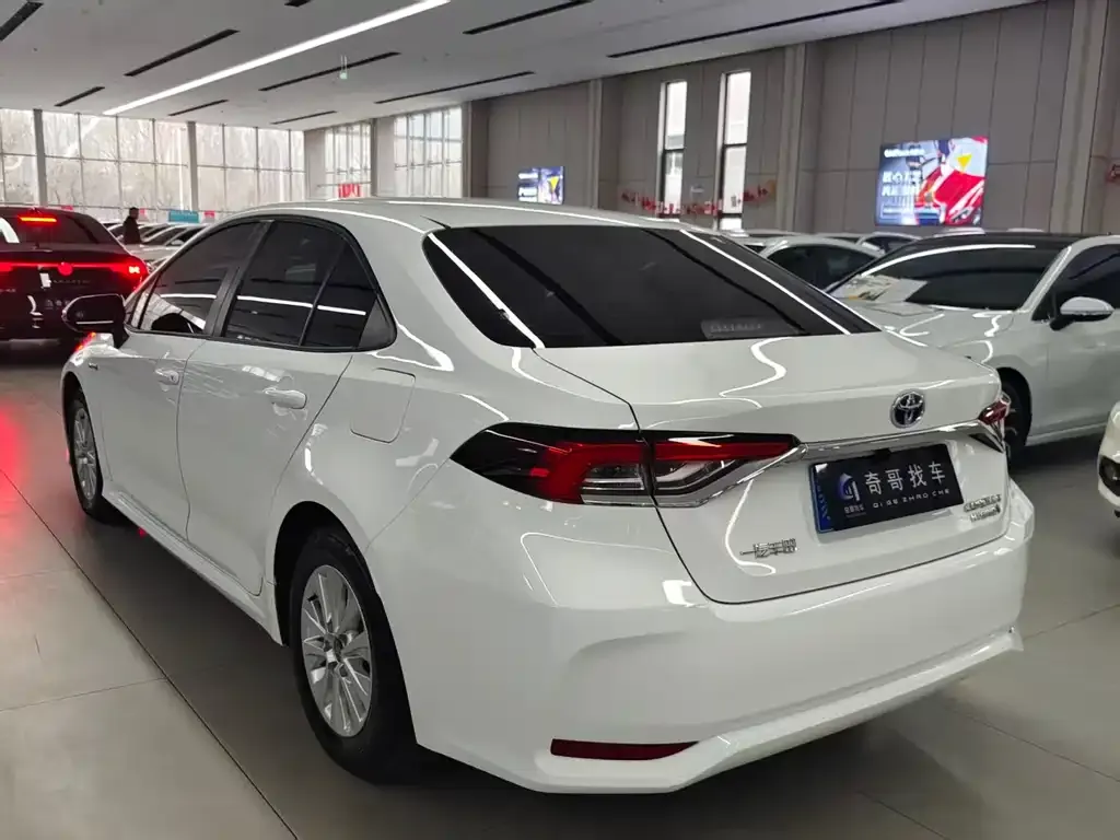 Toyota Corolla — фото 3