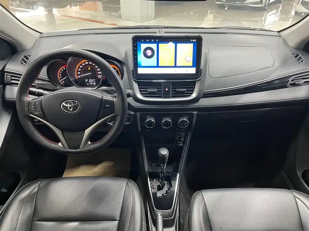 Toyota Yaris L — фото 9