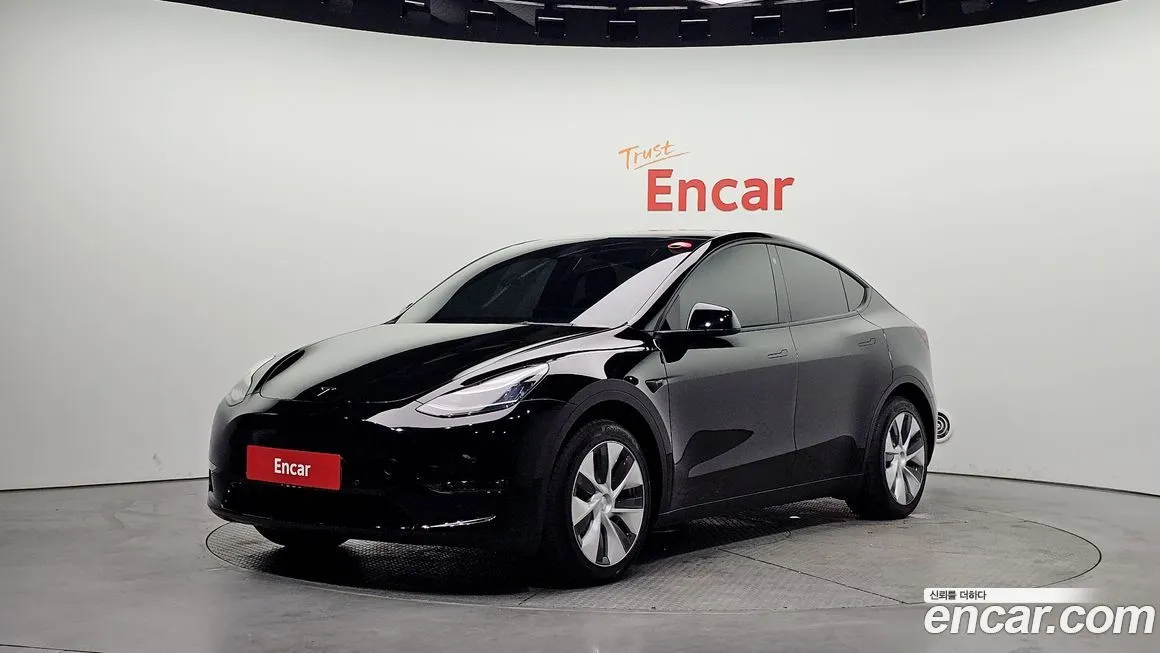 Tesla Model Y — фото 1