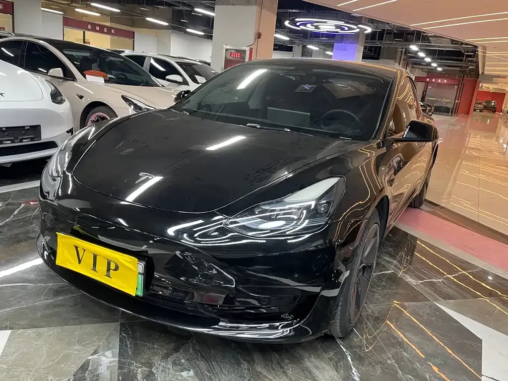 Tesla Model 3 — фото 1