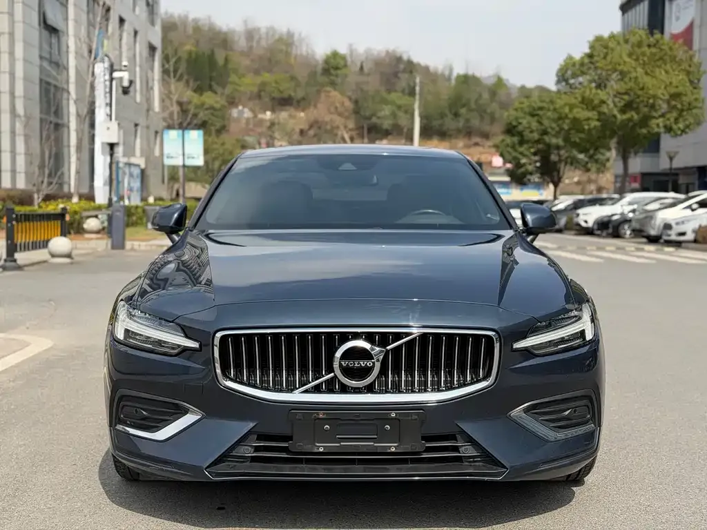 Volvo S60 — фото 10