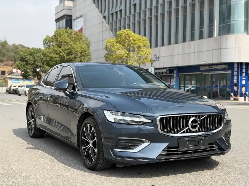 Volvo S60 — фото 8