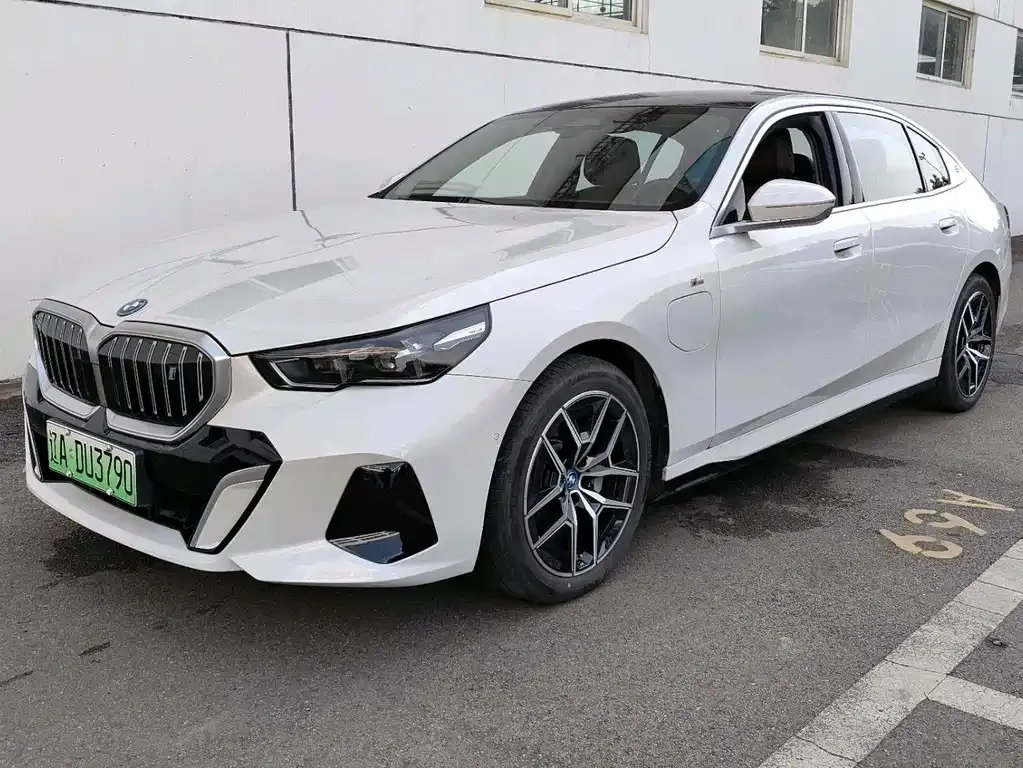 BMW i5 — фото 1