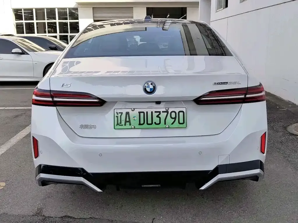 BMW i5 — фото 3