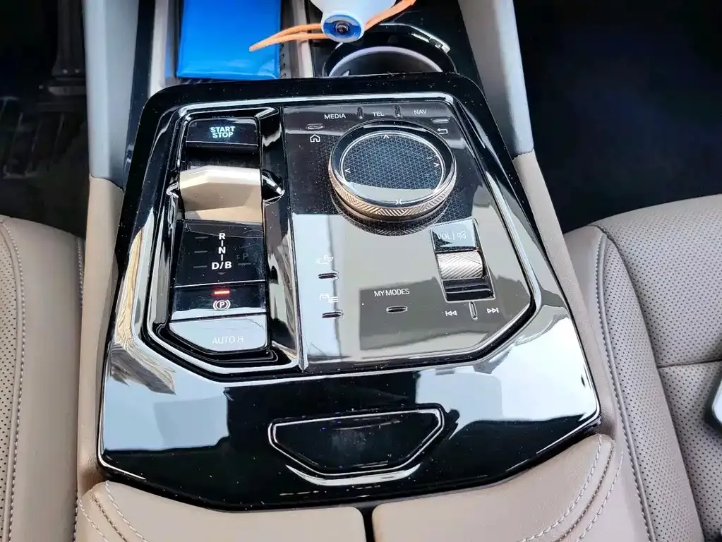 BMW i5 — фото 5