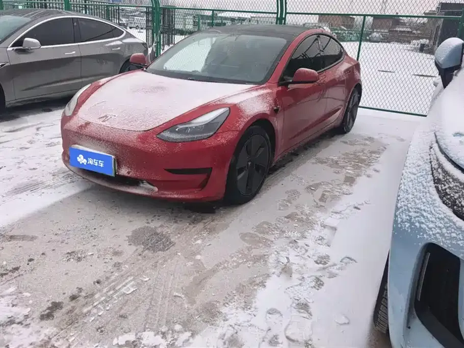 Tesla Model 3 — фото 1