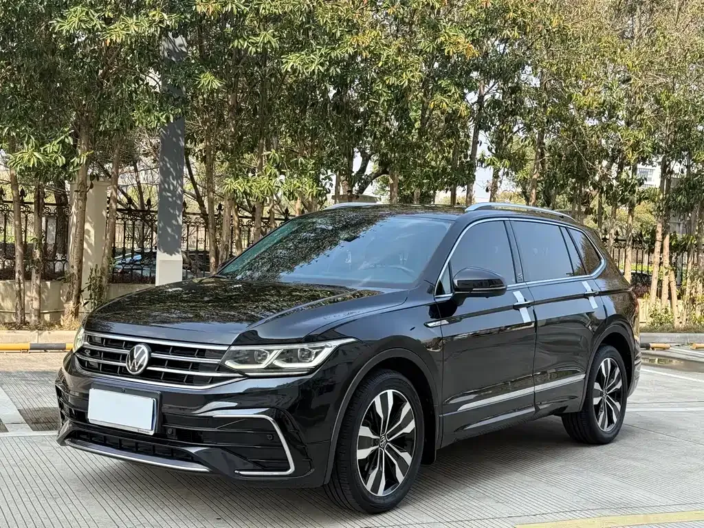 Volkswagen Tiguan L — фото 9