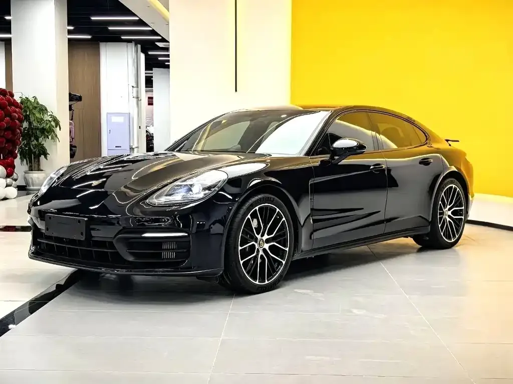 Porsche Panamera — фото 1