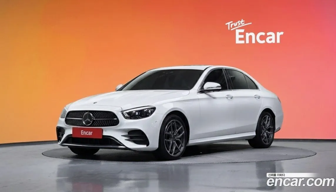 Mercedes-Benz E-Class — фото 1
