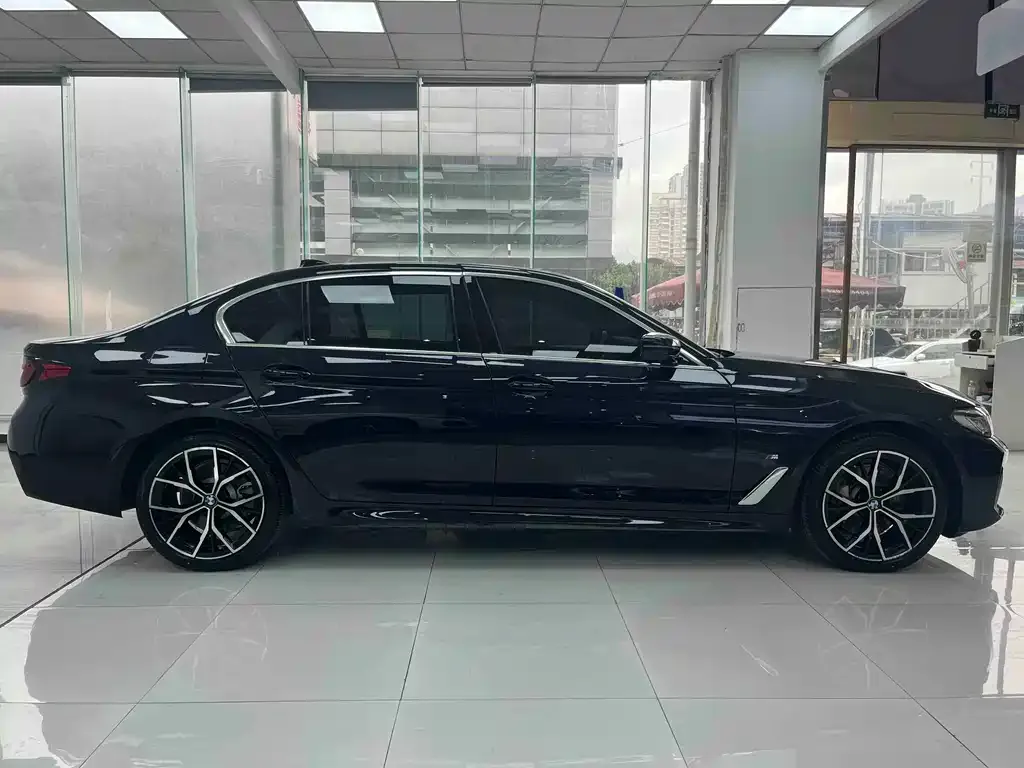BMW 5 Series — фото 10